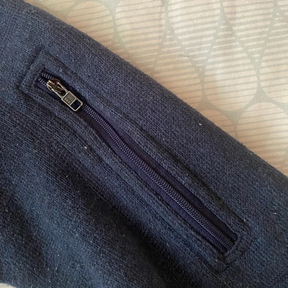 - Patagonia 1/4 zip Sweater Pullover - Picture 2 of 4